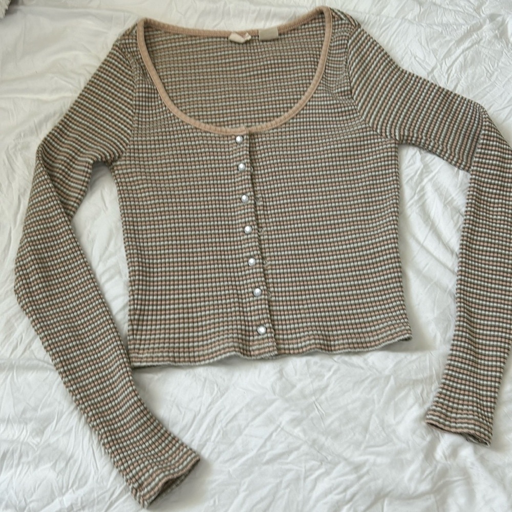 Levi’s cropped button snap front shirt